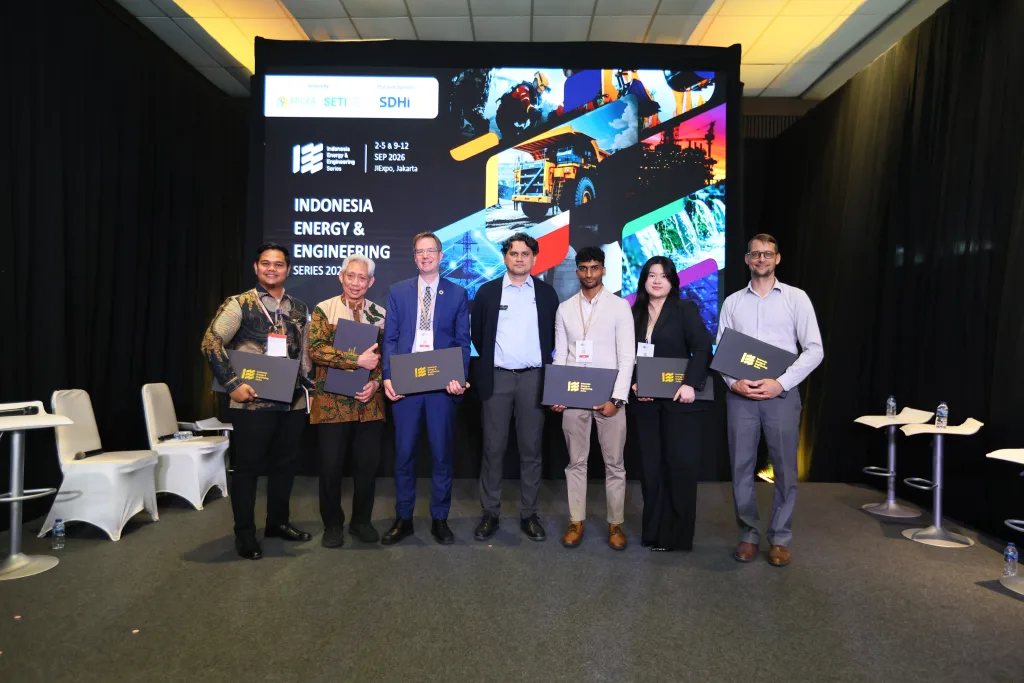 Blue Snow Frontier Technologies representatives and industry participants at Indonesia Energy & Engineering Series 2026 in Jakarta